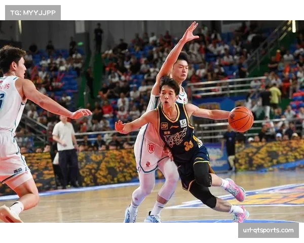 【2026年4月CBA联赛·非赛事·教育CBA与教育部合作项目,为首批校园篮球教练员颁发认证证书